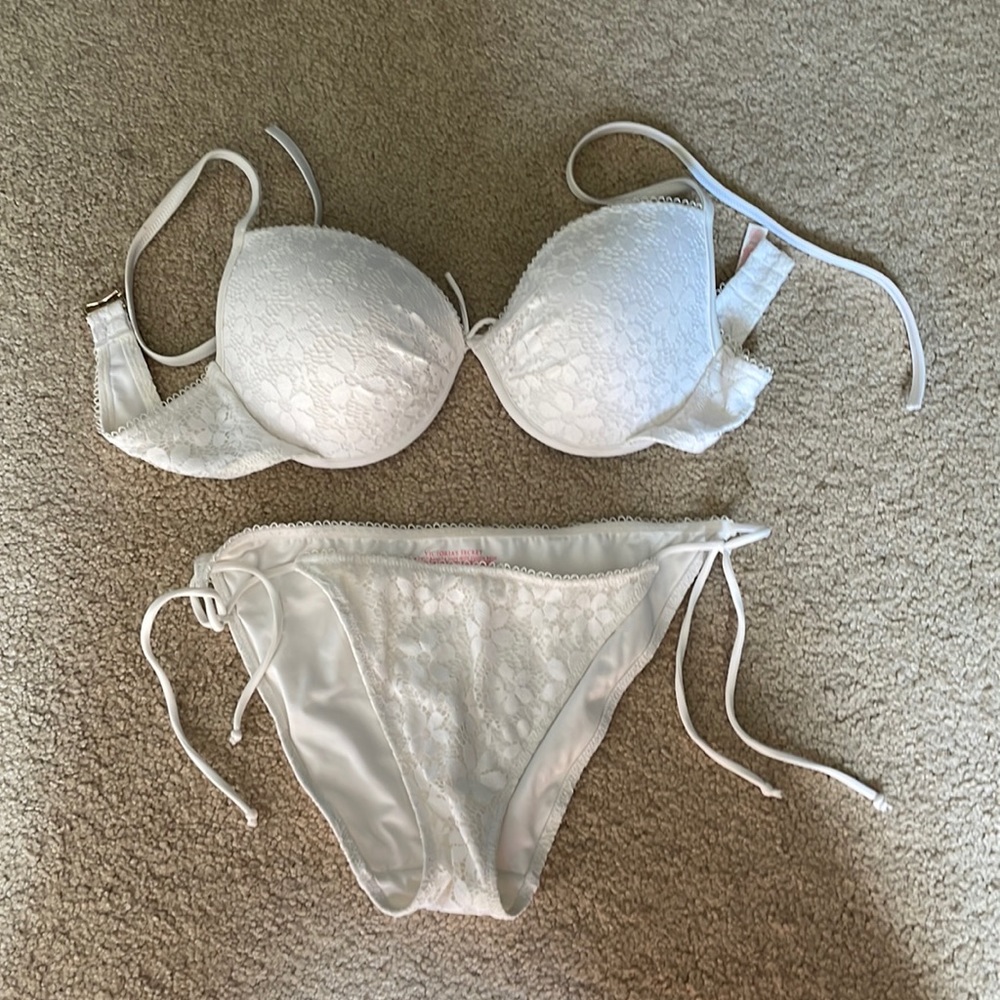 VS string bikini
